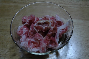 豚肉とミョウガの味噌マヨ炒め の作り方 02
